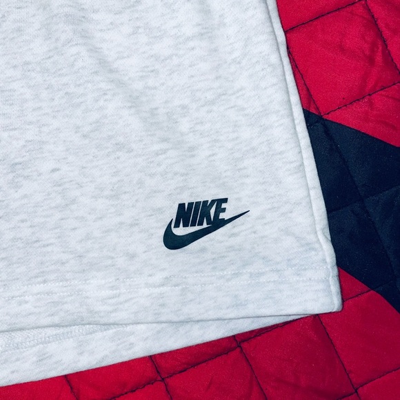 NWT- Nike Women's Sportwear Fleece Shorts Standard Fit Mid- Rise Sz 3X - Picture 2 of 6